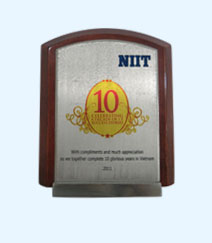 Kỷ niệm chương 10 năm hợp tác thành công NIIT Ấn Độ trao tặng