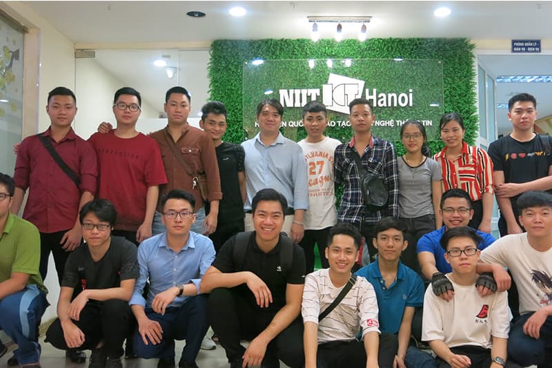 Sảnh chính Học viện NIIT - ICT Hà Nội