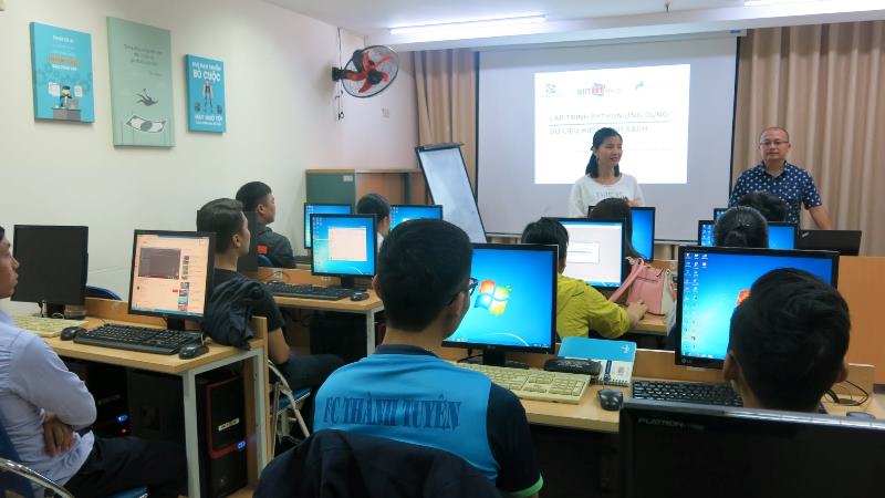 Lớp học Python miễn phí do NIIT - ICT Hà Nội phối hợp cùng Code Club tổ chức